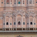 Ein Loch ist im Gitter...