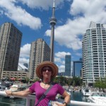 Touristin vor Skyline mit CN Tower